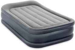 Intex Deluxe Pillow Rest Raised Luchtbed - Eenpersoons - Ingebouwde Elektrische Pomp 11 Intex Deluxe Pillow Rest Raised Luchtbed - Eenpersoons - Ingebouwde Elektrische Pomp -Professionele outdoor kampeerwinkel 1320 1900 64132 prd 2017 300