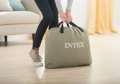 Intex Comfort Plush Extra Hoog Luchtbed - Queensize - Ingebouwde Elektrische Pomp -Professionele outdoor kampeerwinkel 1320 1900 64418 inuse1 2017 300