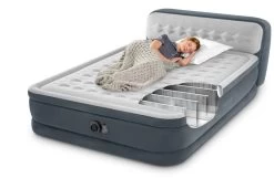 Intex Ultra Plush Headboard Luchtbed - Queensize - Ingebouwde Elektrische Pomp 15 Intex Ultra Plush Headboard Luchtbed - Queensize - Ingebouwde Elektrische Pomp -Professionele outdoor kampeerwinkel 1320 1900 64448 inuse 2023 300