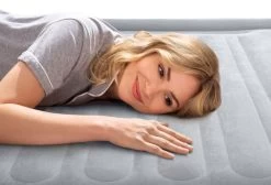 Intex Comfort Plush Luchtbed - Tweepersoons - Ingebouwde Elektrische Pomp 19 Intex Comfort Plush Luchtbed - Tweepersoons - Ingebouwde Elektrische Pomp -Professionele outdoor kampeerwinkel 1320 1900 67768 inuse2 2022 300